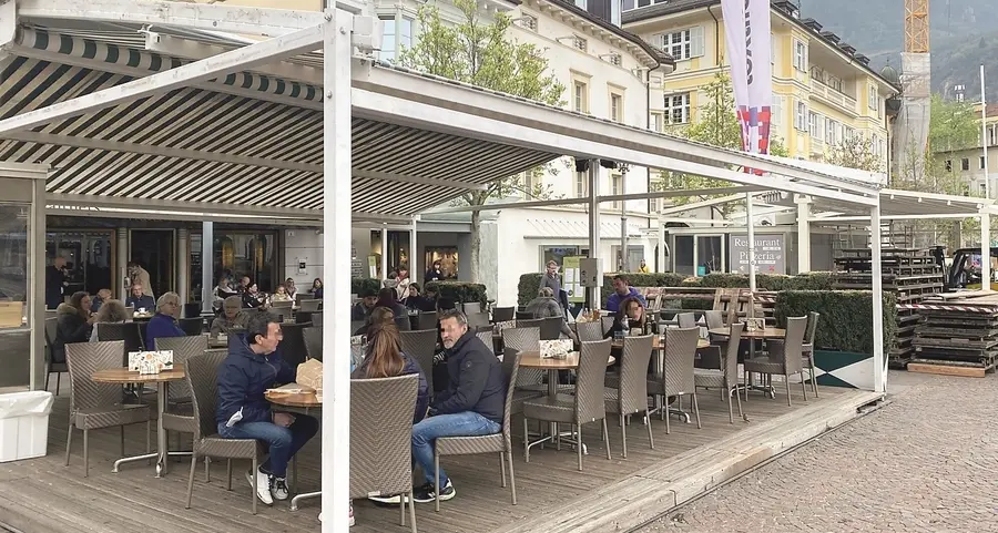 Dehors di piazza Walther, ora la palla passa al Tar