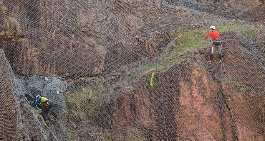 Sul Virgolo gli acrobati del disgaggio in parete