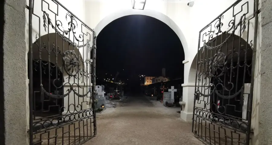 Troppi furti al cimitero di Bressanone: bocciata l’idea telecamere