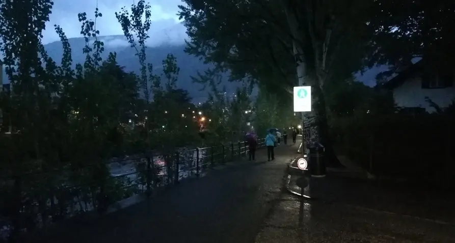 Merano, minacciata con il coltello sul Lungopassirio