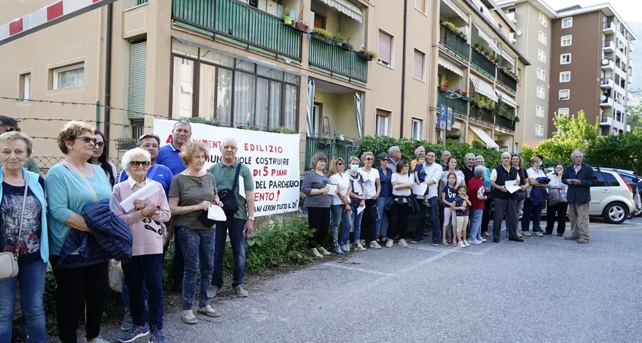 Via Visitazione: un cancello contro gli alloggi protetti