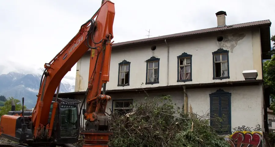 Ruspe in azione all’ex Bersaglio: iniziato lo sgombero dell’area