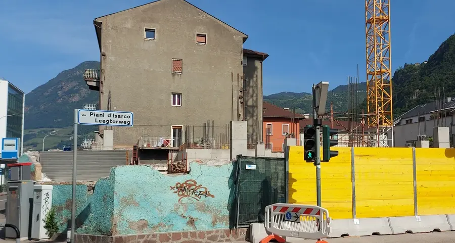 Tensione sullo studentato dei Piani: l’edificio si alza di un piano