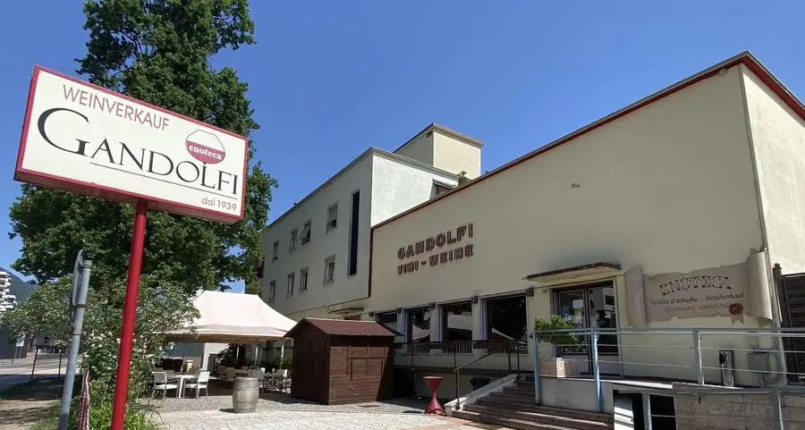 Gandolfi si trasferisce: al posto della cantina arriva un supermercato