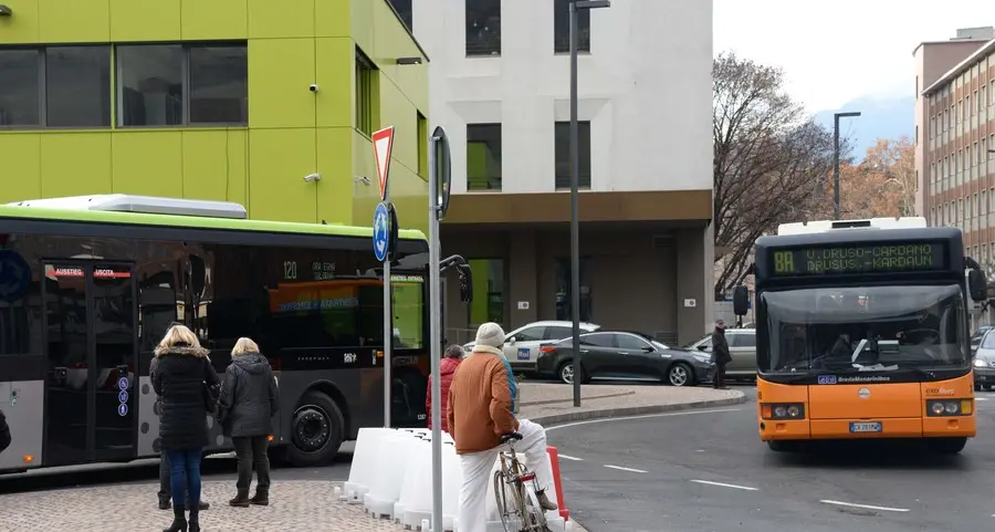 Via Renon, partono i lavori per marciapiedi e rotonde