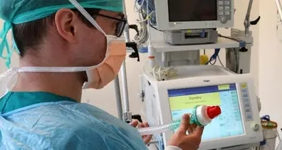 Anaao: «La sanità in crisi strizza l’occhio al privato»