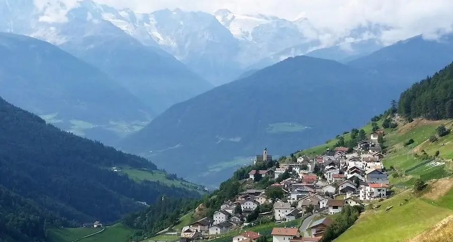 Quell’immenso silenzio in Val di Mazia, tra erbe, fiori e... fantasmi