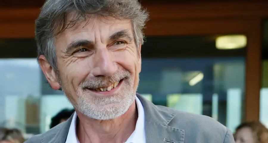 Scuola in lutto, lacrime e dolore per l'addio a Paolo Lorenzi