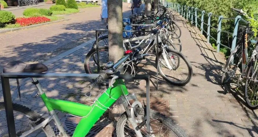 Merano, se la rastrelliera per le bici diventa un ostacolo per i disabili