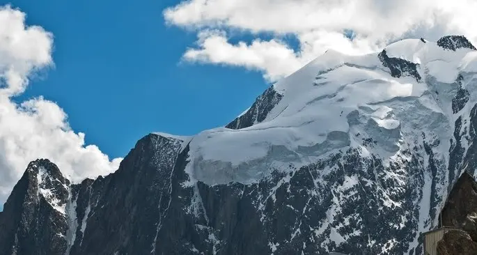 Manca l'acqua sui ghiacciai e i rifugi chiudono. Il caso del Gonella sul Monte Bianco