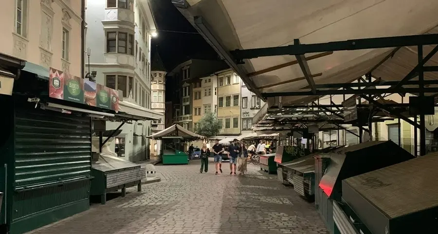 Piazza Erbe, gli esercenti: «Gli incassi? Dimezzati»