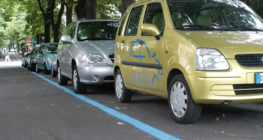Parcheggi blu, a Merano controlli aumentati del 20%: infuria la polemica