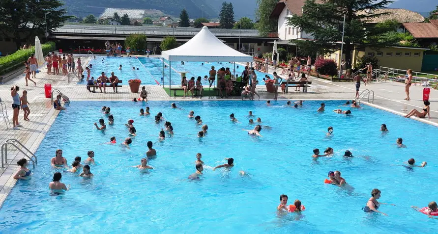 Minacce al personale del Lido e cliente preso a schiaffi: chiusa una piscina