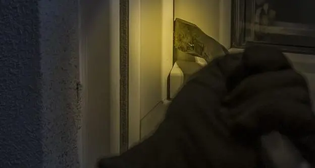 Raid notturno dei ladri a Egna e Ora: tentati almeno sei colpi