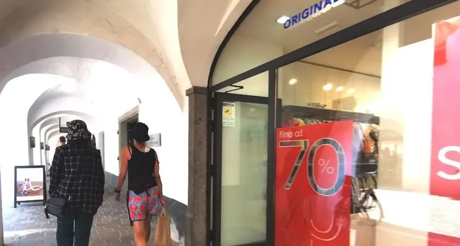 Porte aperte con il caldo, grandi catene nel mirino