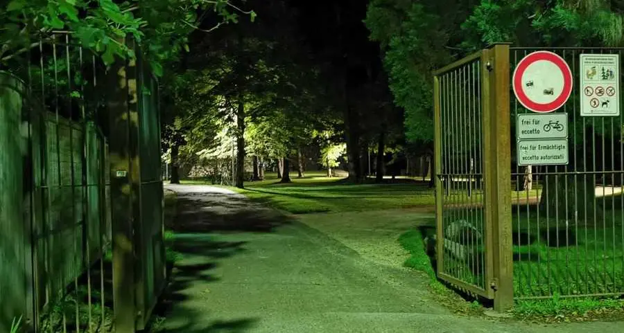 Ancora vandali al parco del lido di Bressanone: danni e rifiuti sparsi in giro