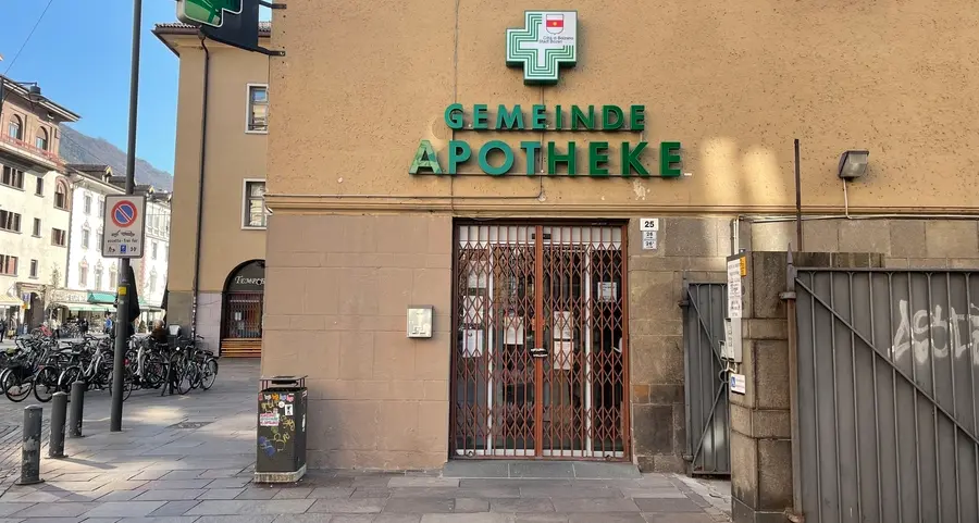 Bolzano, la farmacia Domenicani chiusa altri due mesi