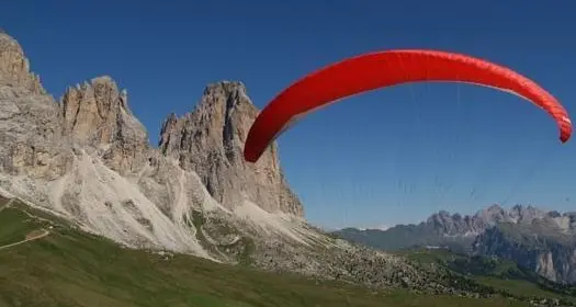 Precipita dal Col Rodella in Val di Fassa, morto un pilota di parapendio tedesco