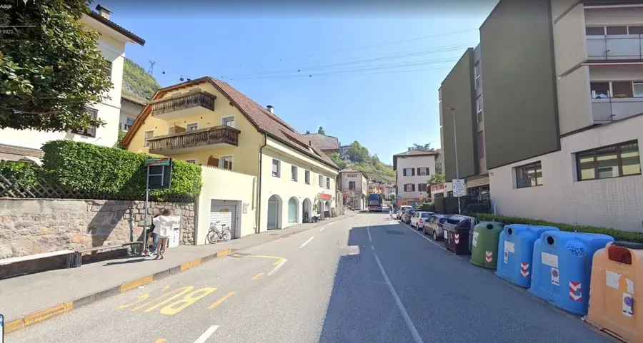 Prostitute e clienti nel condominio. Inquilini furiosi, ma non c’è reato