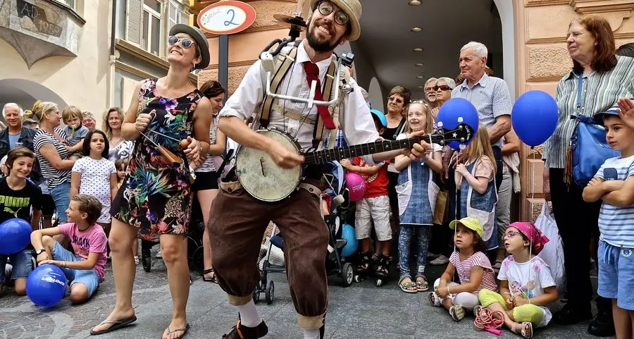 Artisti di strada, nuove regole: registro, nulla osta e calendario