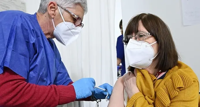 Vaccino gratis agli over 65 contro herpes e pneumococco