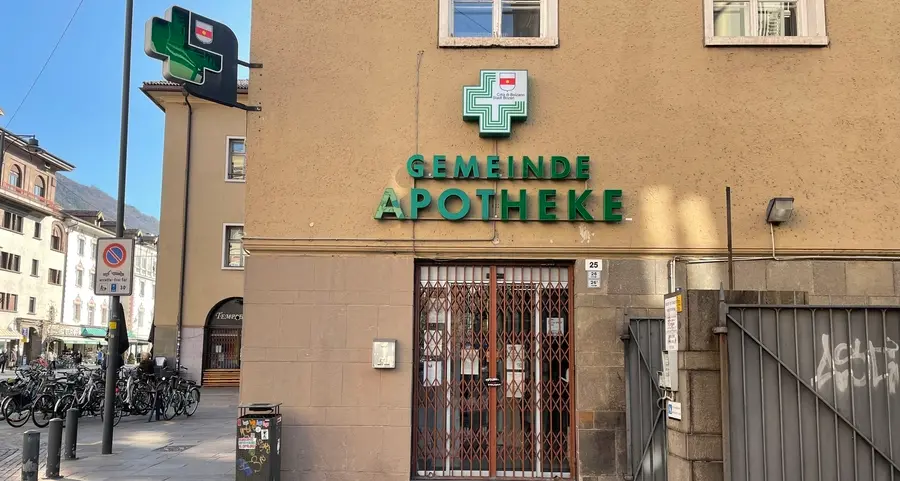 Il Comune si arrende, farmacia in affitto