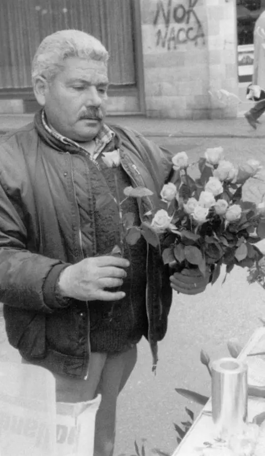 Filippo Rizzo, il “cavaliere delle rose”. Un sorriso in piazza Domenicani