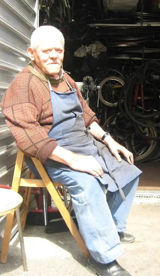 Una bicicletta in fondo al cuore, la piccola officina di Rodolfo Cesaro