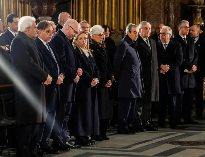 Un momento nella chiesa di Santia Apostoli durante il funerale di Franco Frattini, Roma, 27 Dicembre 2022. ANSA/GIUSEPPE LAMI