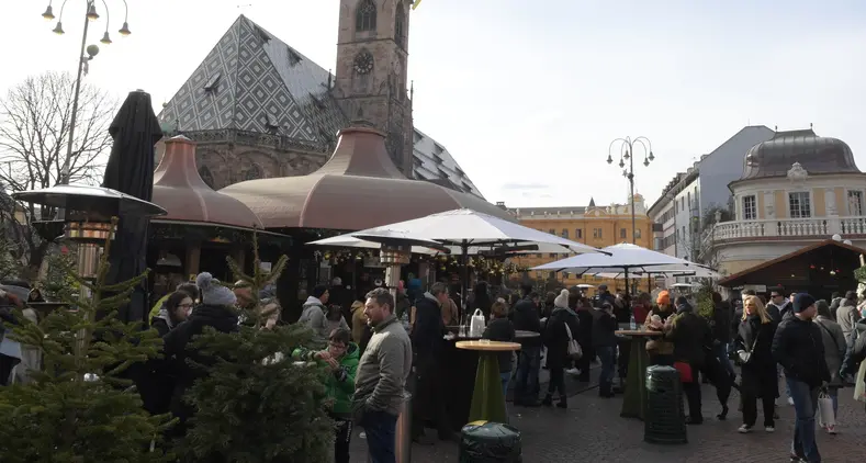 Mercatini, boom di visitatori: superata quota 800 mila