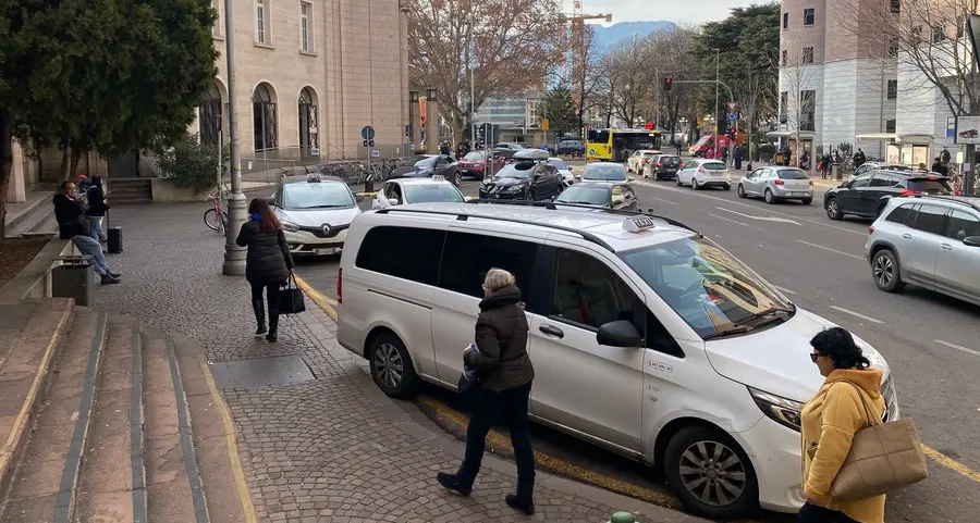 Doppio turno sui taxi, a Bolzano via al nuovo servizio
