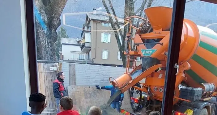 Asilo «Dante», via i container: i bimbi possono tornare in classe
