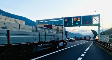 Tir bloccati al Brennero: le associazioni di categoria rilanciano in Europa per togliere i divieti