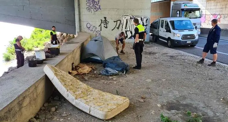 Altri sgomberi lungo l’Isarco: sale il numero dei senza tetto