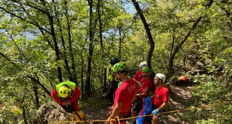 Si lancia con la tuta alare a San Genesio, muore un giovane altoatesino