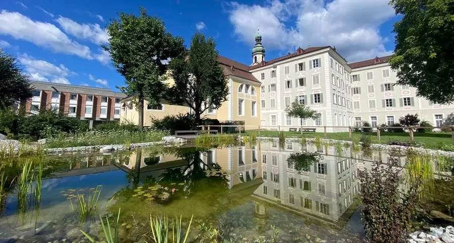 Un lago nel seminario di Bressanone: «Aiutiamo la biodiversità»