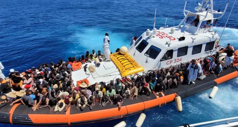 A Lampedusa sbarcati nella notte altri 204 migranti, solo ieri ne sono arrivati più di 800