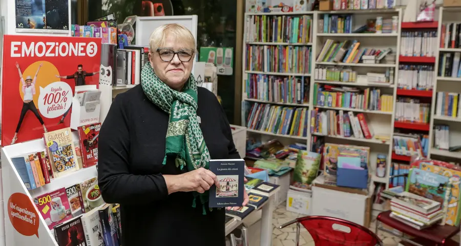 Chiude Librarsi, detersivi sfusi accanto ai libri per resistere