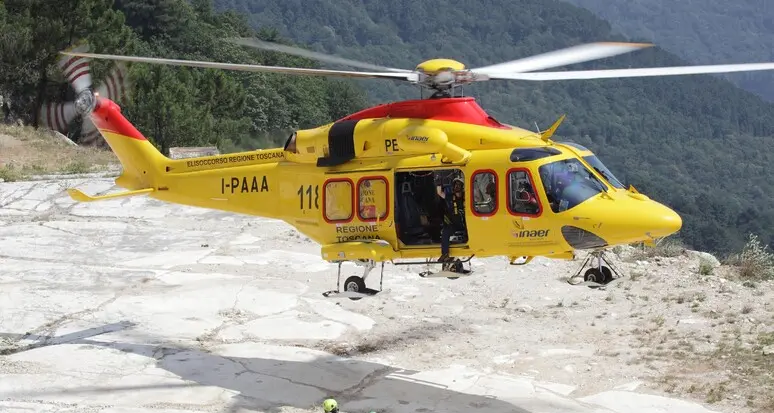 A Madonna di Campiglio una sciatrice si è schiantata contro un albero su una pista nera, è in gravi condizioni