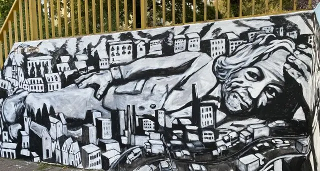 Passeggiando all’ombra di variopinti murales
