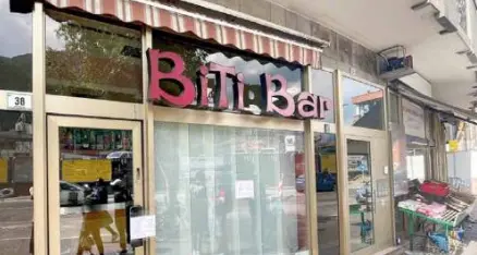 Via Garibaldi, residenti sulle barricate: «Il bar deve rimanere chiuso»