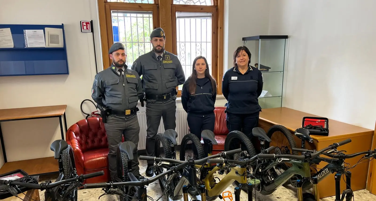 Portavano in Italia bici elettriche da Livigno senza pagare l'Iva