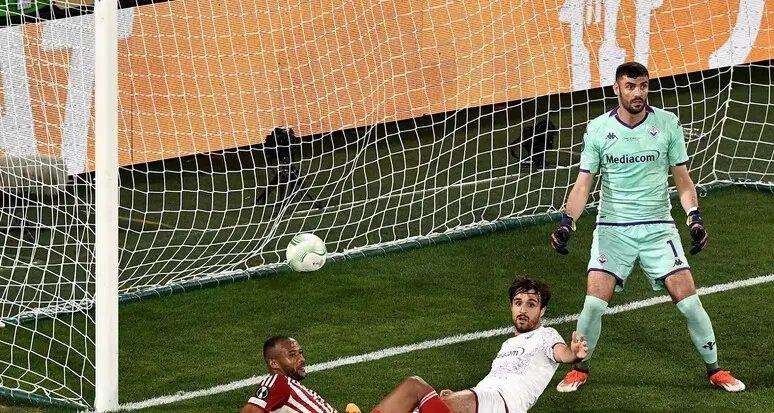 Fiorentina, l'incubo non finisce mai: coppa all'Olympiacos con un gol al 116'