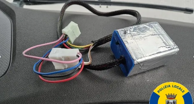 Tir fino a 130 all'ora: la polizia locale di Trento scopre apparecchio che altera il limitatore di velocità