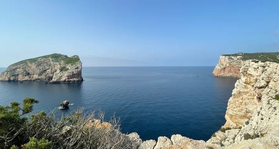 NEL PARADISO DI CAPO CACCIA TRA MARE, GROTTE E VILLE ROMANE