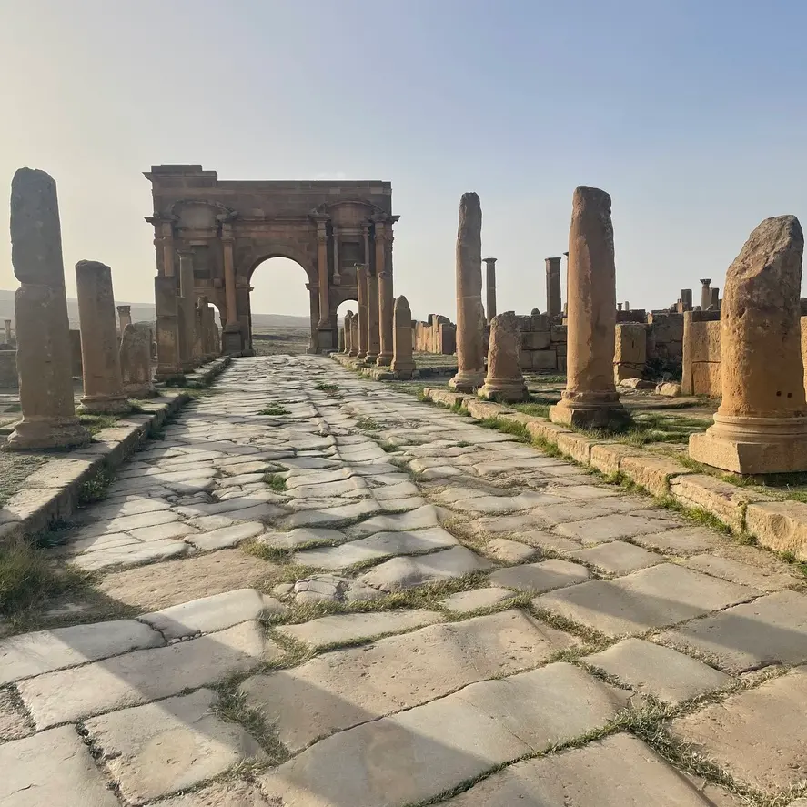 TIMGAD, LA POMPEI D’AFRICA AI CONFINI DEL GRANDE DESERTO