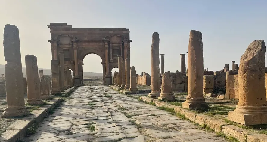 TIMGAD, LA POMPEI D’AFRICA AI CONFINI DEL GRANDE DESERTO