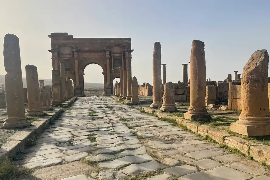 TIMGAD, LA POMPEI D’AFRICA AI CONFINI DEL GRANDE DESERTO