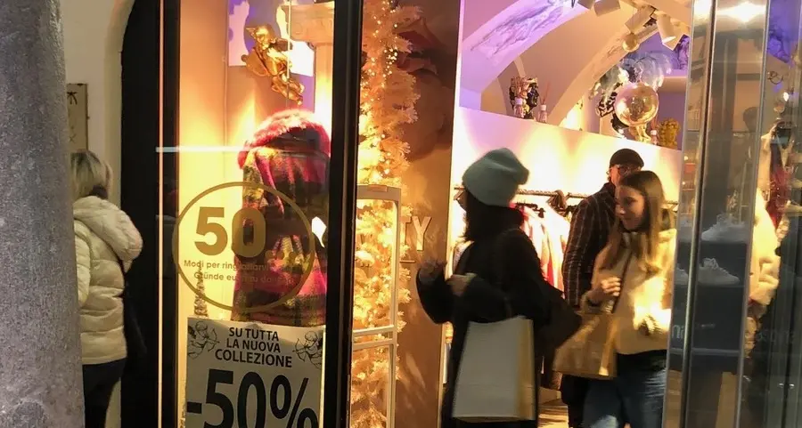 Le svendite? Sono già iniziate. Doppi prezzi in molti negozi