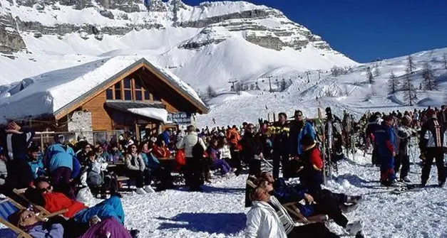 Overtourism, Dolomiti invase: l'appello della Fondazione Unesco